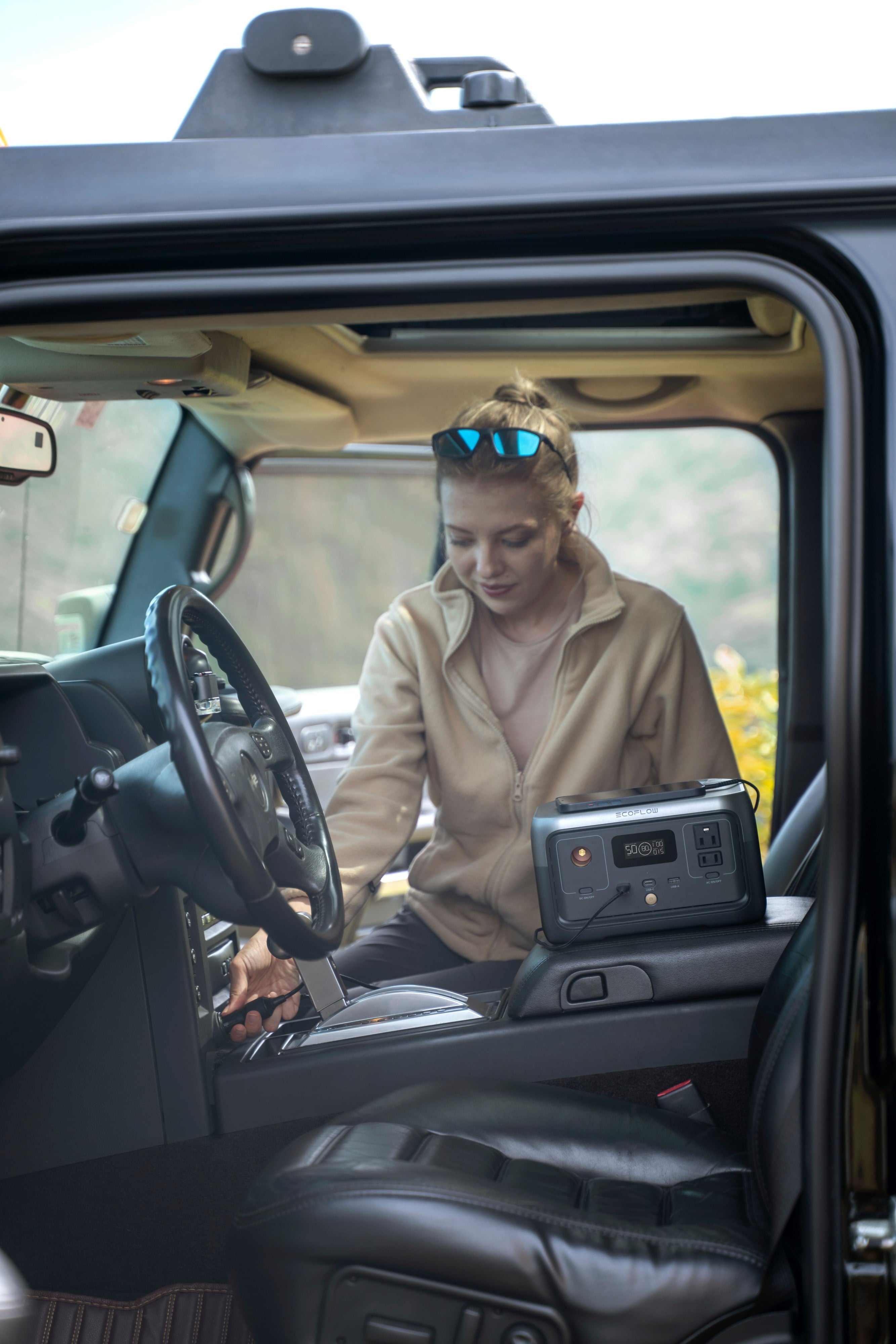 RIVER 2 Pro + 1*220W Portable Solar Panel